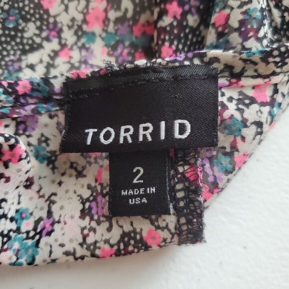 Torrid Poncho Top Size 2 2X Neon pink ditzy floral Flowy‎ Wide neck Short sleeve - Picture 3 of 9